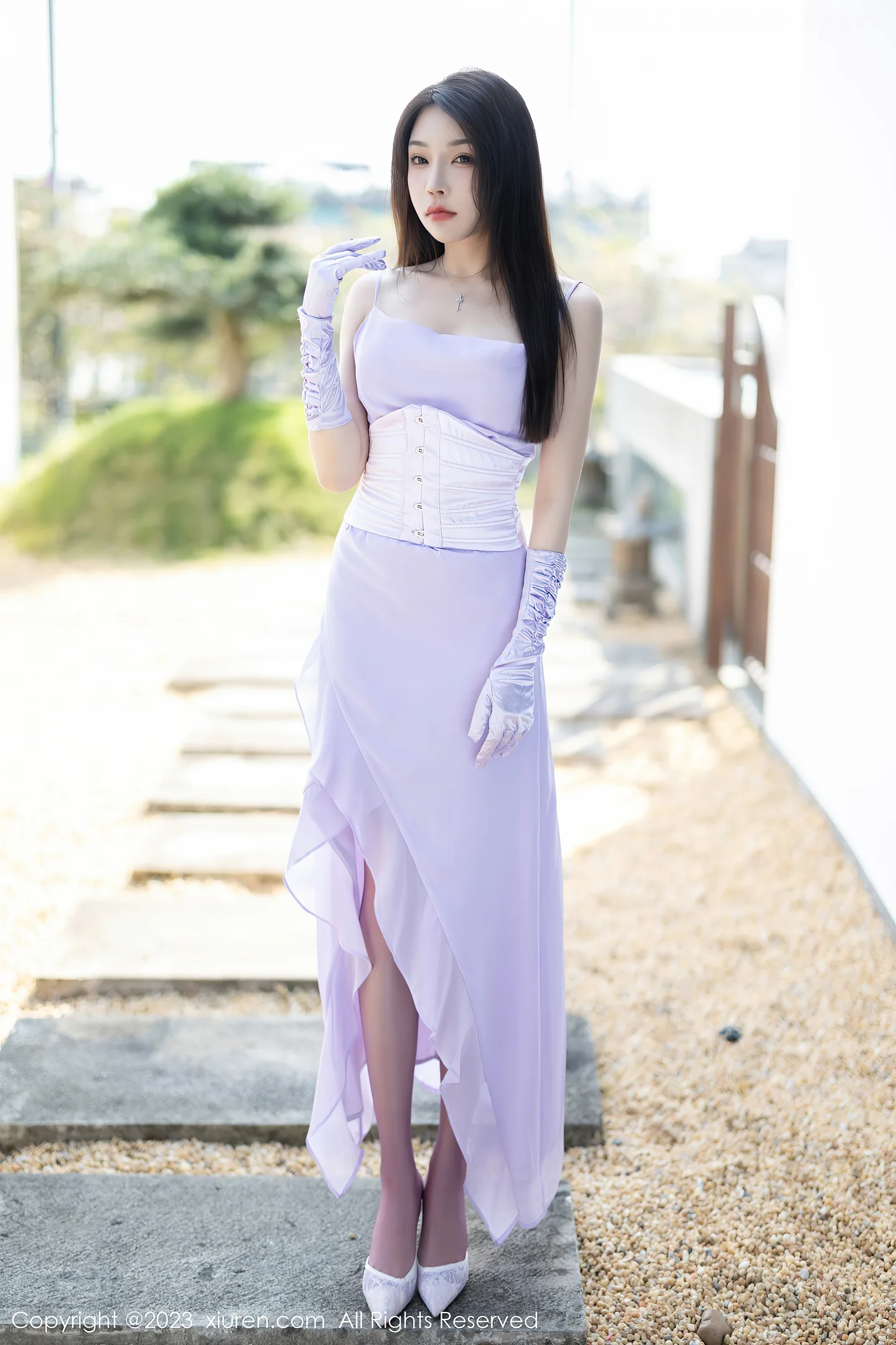 图片[2]-[XiuRen秀人网]2023.02.23 VOL.6314 王馨瑶yanni 黄色紧身礼服裙与情趣内衣加肉丝美腿性感私房写真集-秀人网官方网站